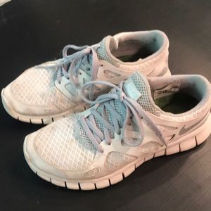 White Nike Free’s Size 7